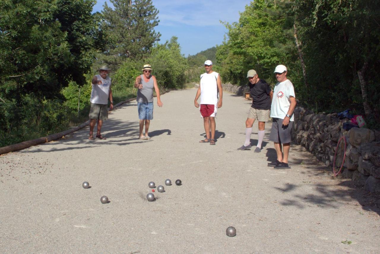 Camping Les Princes D'Orange Hotel Orpierre Buitenkant foto