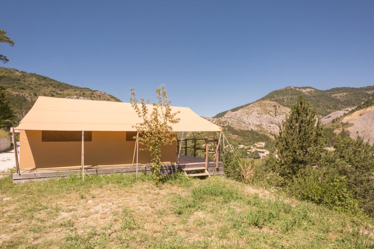 Camping Les Princes D'Orange Hotel Orpierre Buitenkant foto