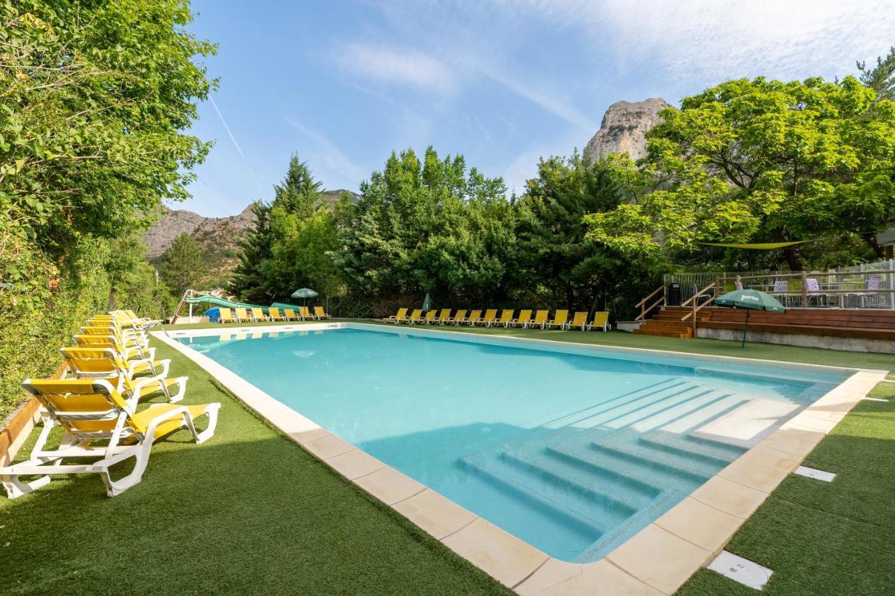 Camping Les Princes D'Orange Hotel Orpierre Buitenkant foto