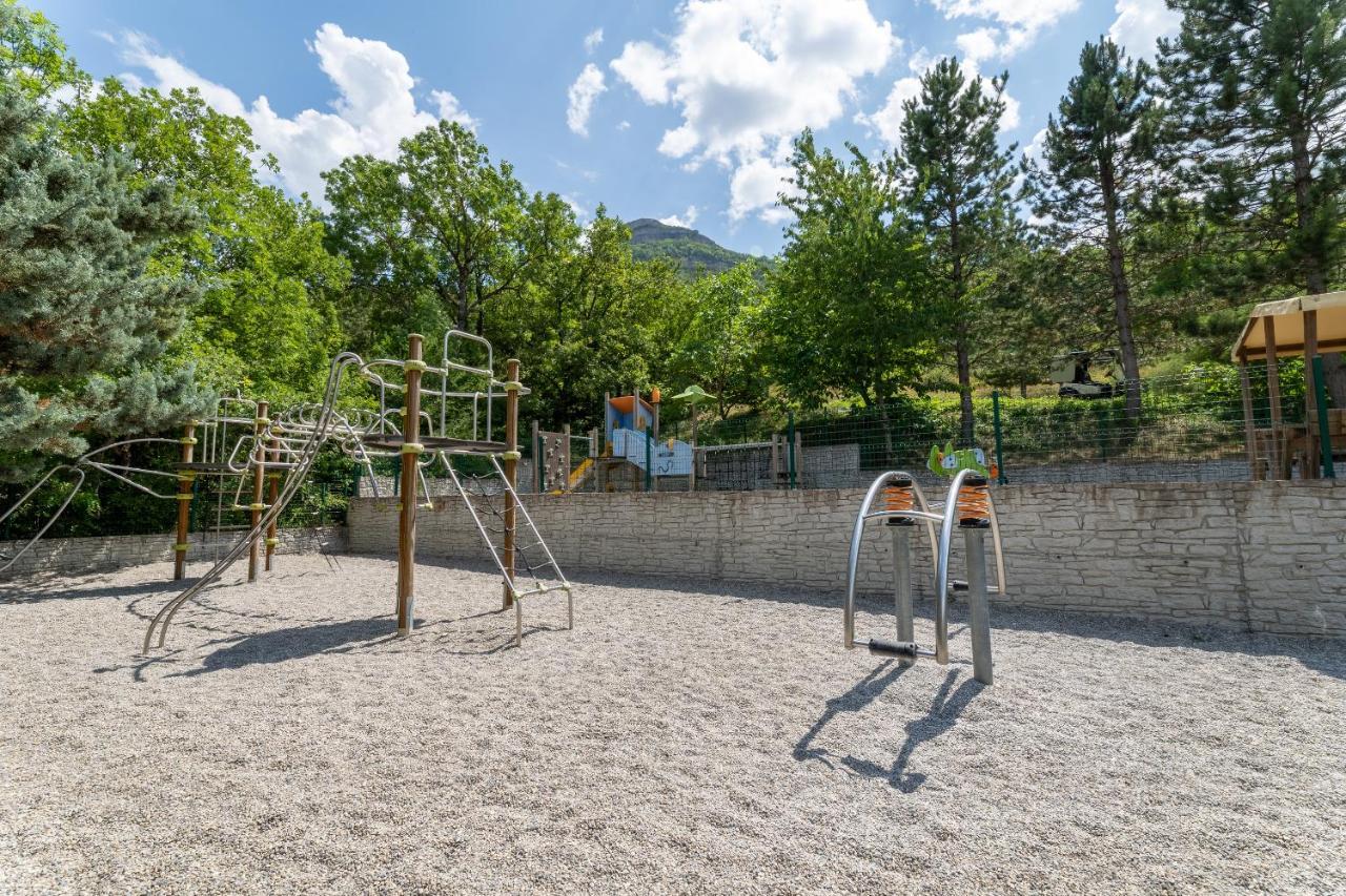Camping Les Princes D'Orange Hotel Orpierre Buitenkant foto