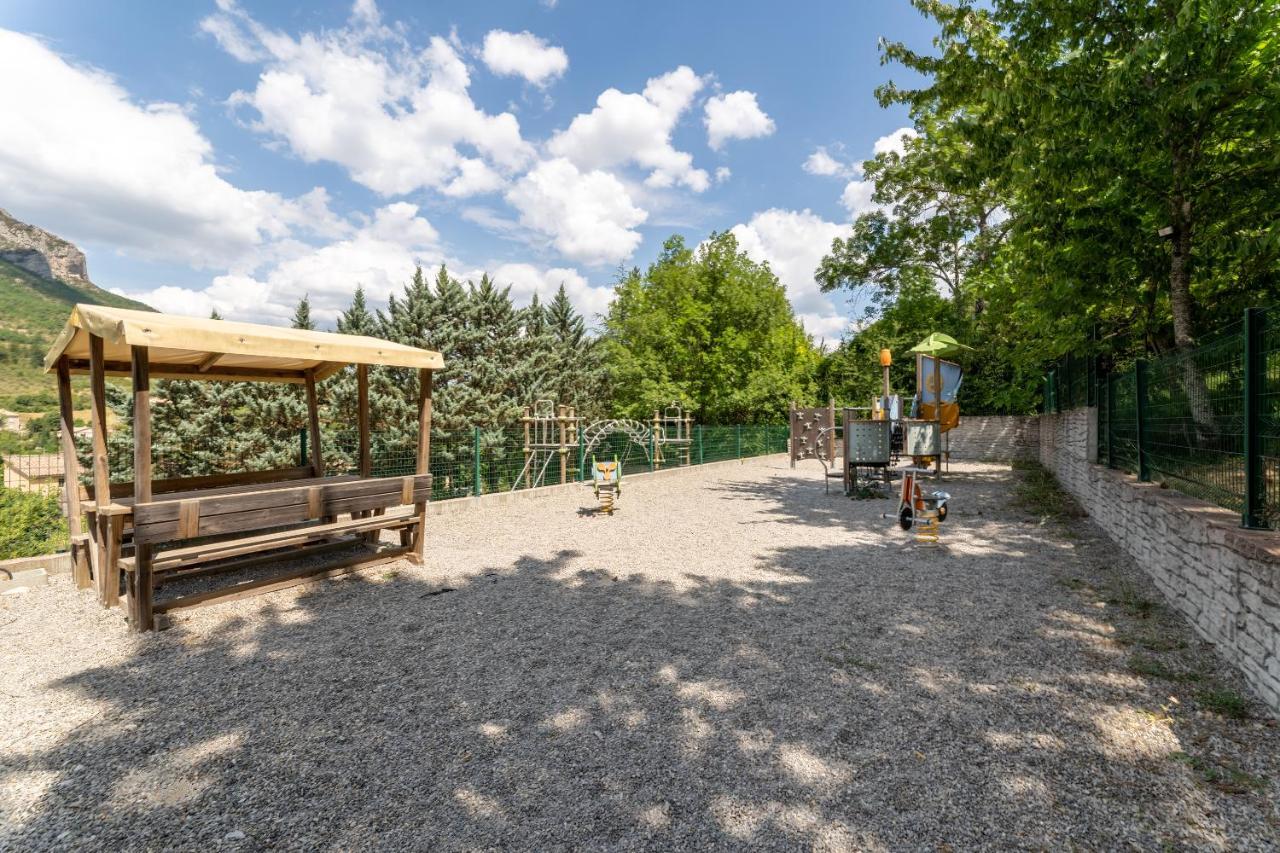 Camping Les Princes D'Orange Hotel Orpierre Buitenkant foto
